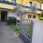 Casa Gialla Quartiere Tranquillo A Vicino Al Centro E Servizi