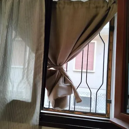 Casa Gialla Quartiere Tranquillo A Vicino Al Centro E Servizi *