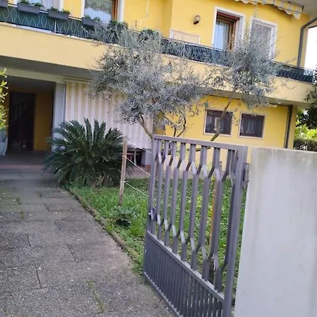 Casa Gialla Quartiere Tranquillo A Vicino Al Centro E Servizi