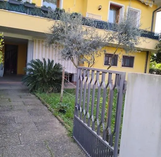 Casa Gialla Quartiere Tranquillo A Vicino Al Centro E Servizi