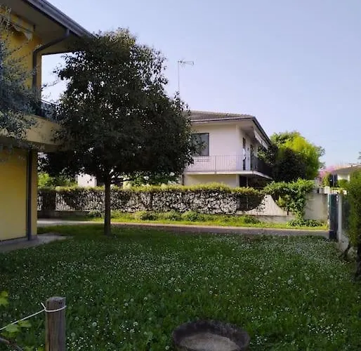 Casa Gialla Quartiere Tranquillo A Vicino Al Centro E Servizi Apartamento