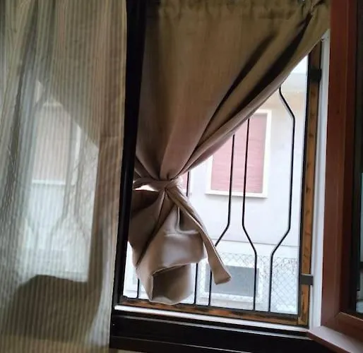 Casa Gialla Quartiere Tranquillo A Vicino Al Centro E Servizi *